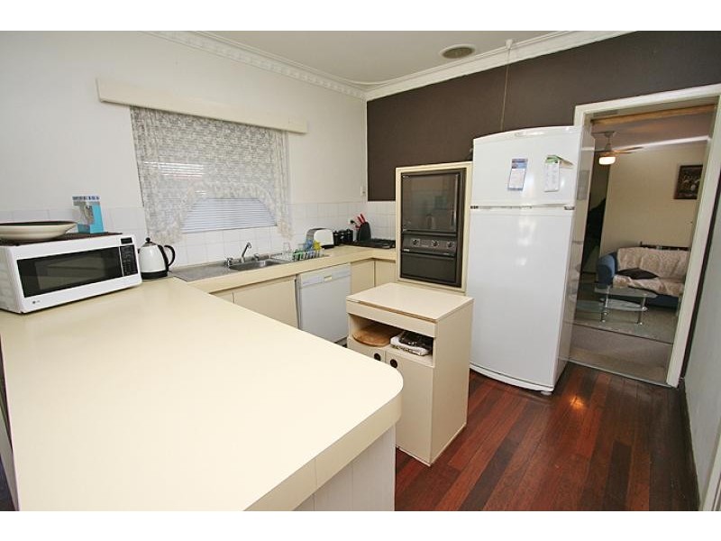 4 Leigh Street, Dudley Park WA 6210