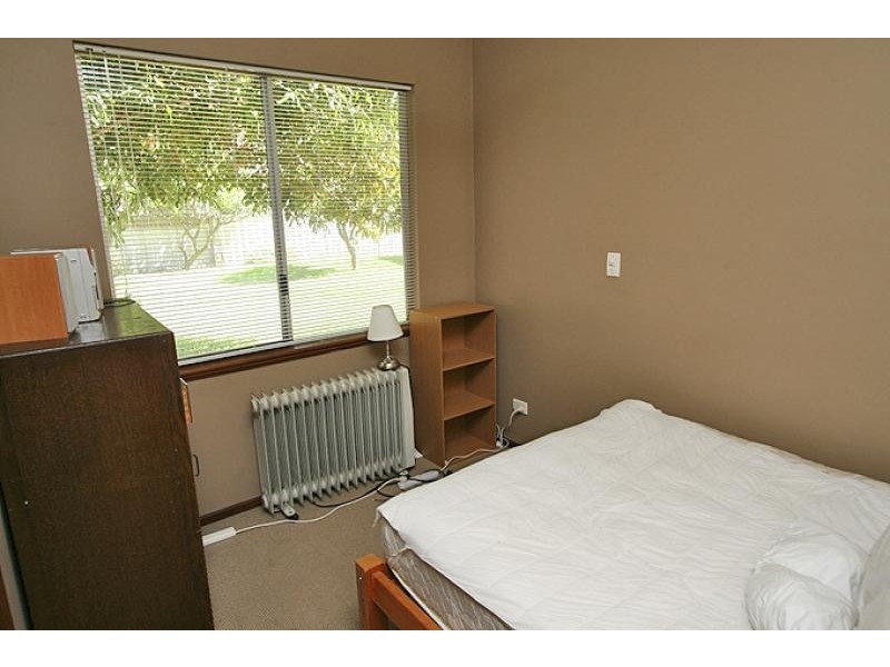 4 Leigh Street, Dudley Park WA 6210