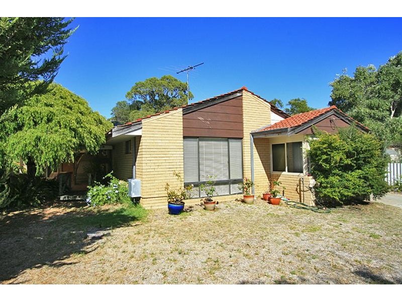 7 Valley Road, Halls Head WA 6210