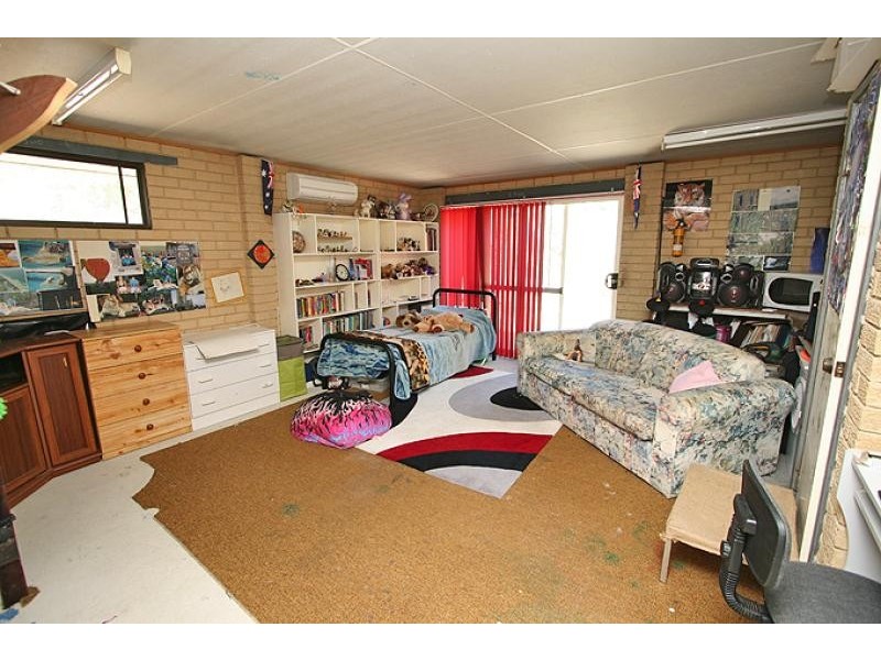 7 Valley Road, Halls Head WA 6210
