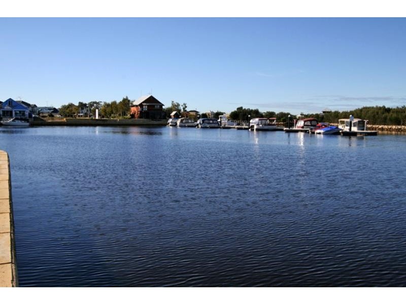 49 Erins Isle, Dudley Park WA 6210