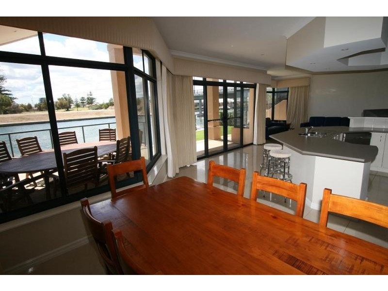 29 Starfire Close, Halls Head WA 6210