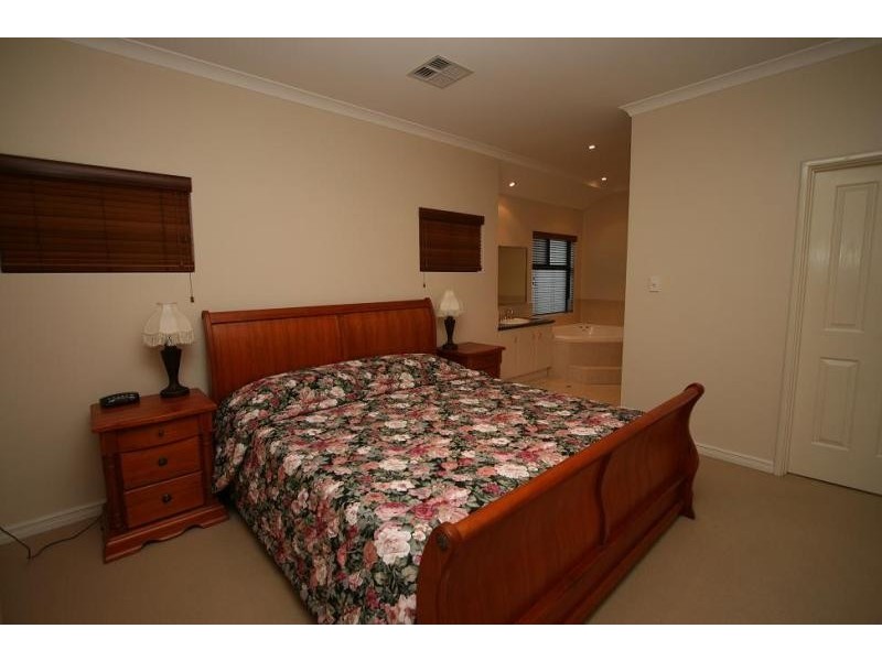 29 Starfire Close, Halls Head WA 6210