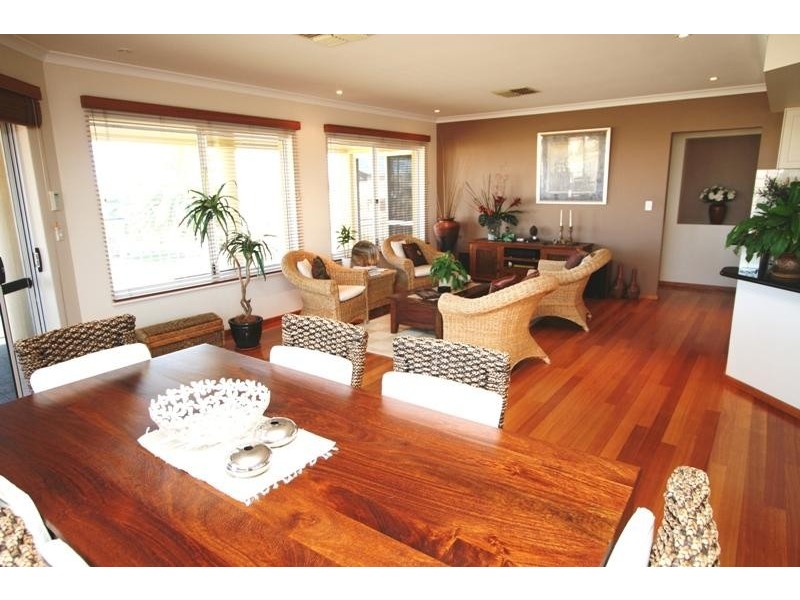 27 Ronsard Drive, San Remo WA 6210