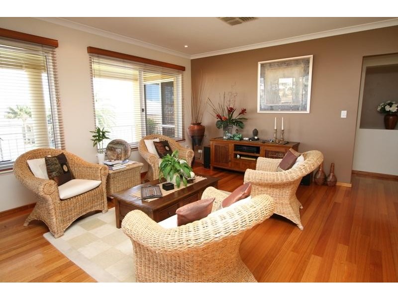 27 Ronsard Drive, San Remo WA 6210