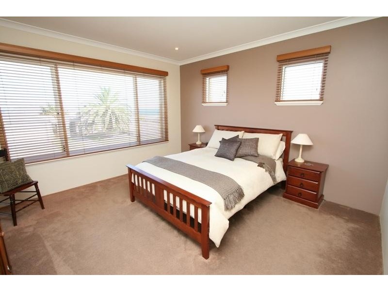 27 Ronsard Drive, San Remo WA 6210