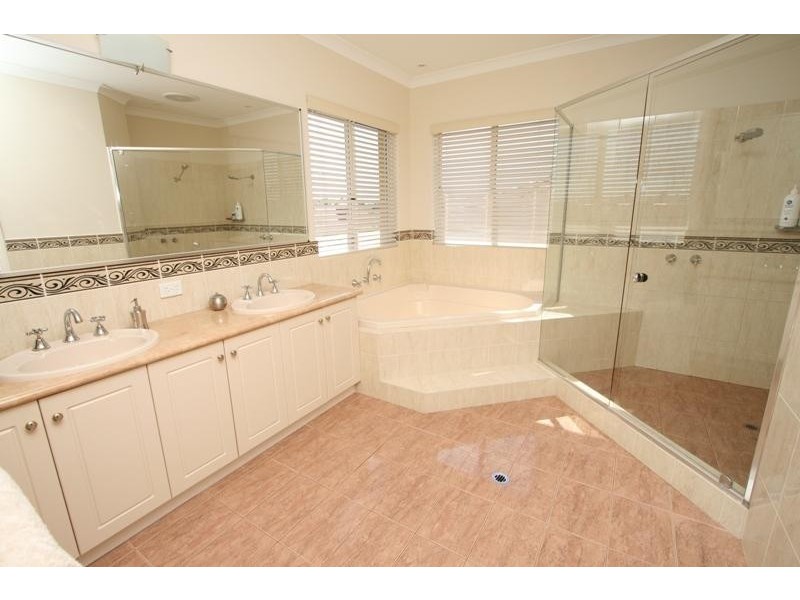 27 Ronsard Drive, San Remo WA 6210