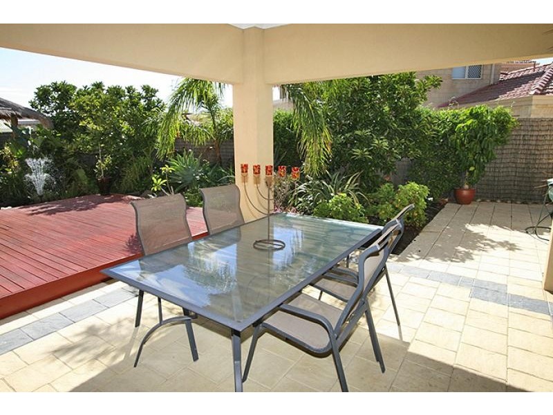 27 Ronsard Drive, San Remo WA 6210