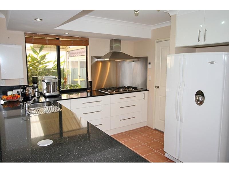 13 Dalewood Gardens, Meadow Springs WA 6210