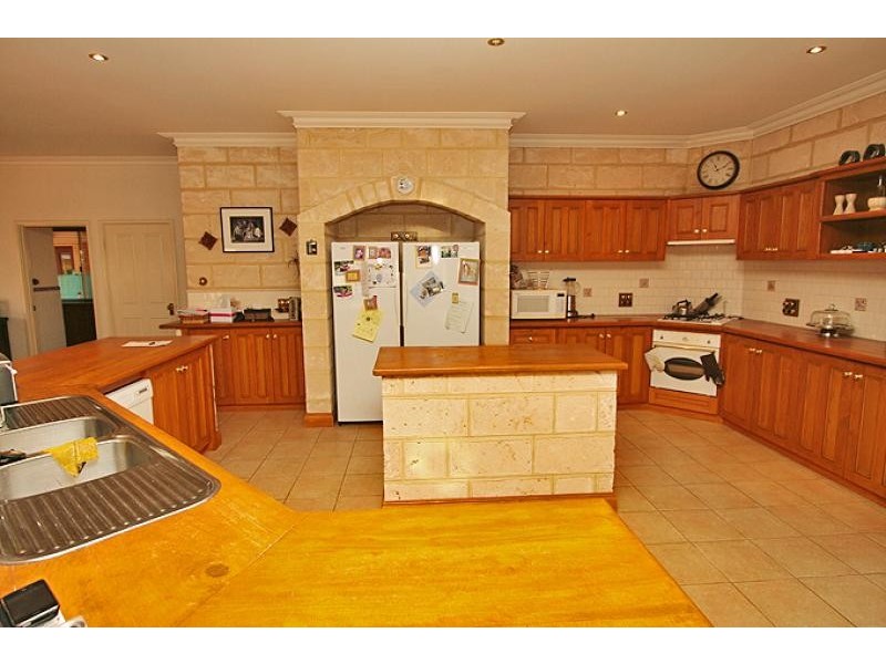 2 Carrick Cross, Greenfields WA 6210