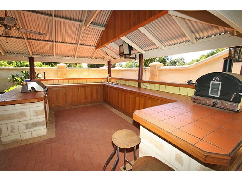 2 Carrick Cross, Greenfields WA 6210