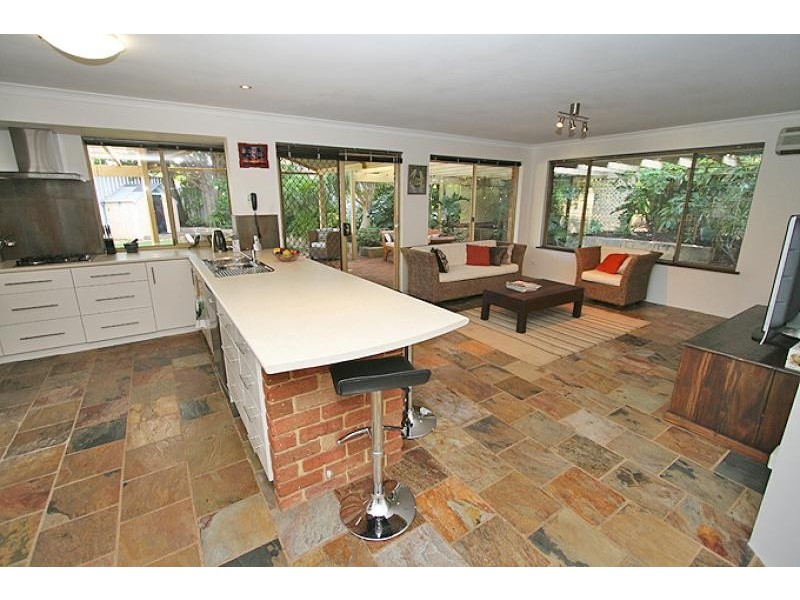 2 Skua Court, Halls Head WA 6210
