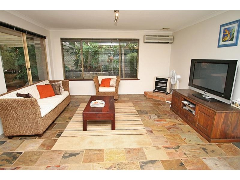 2 Skua Court, Halls Head WA 6210
