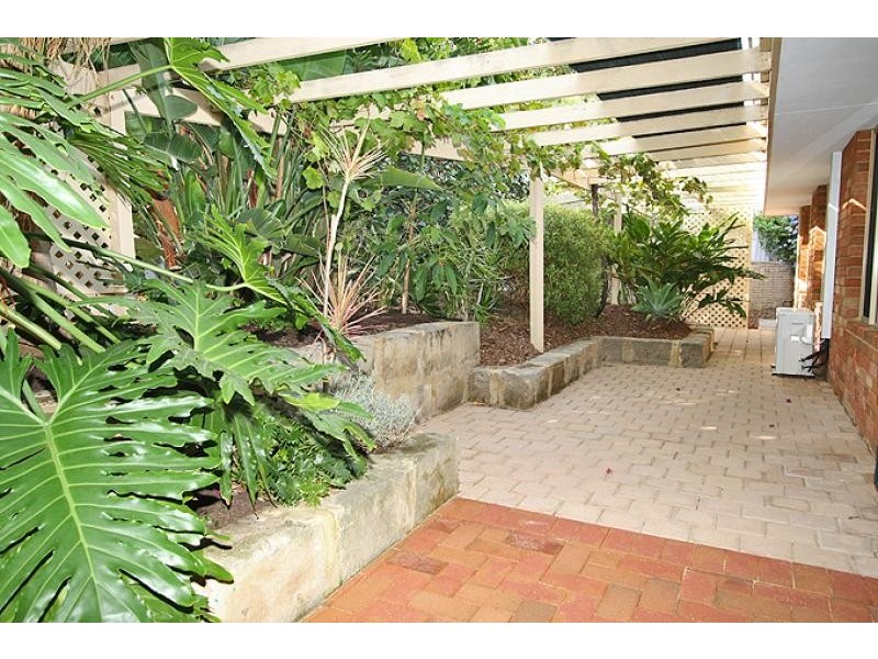 2 Skua Court, Halls Head WA 6210