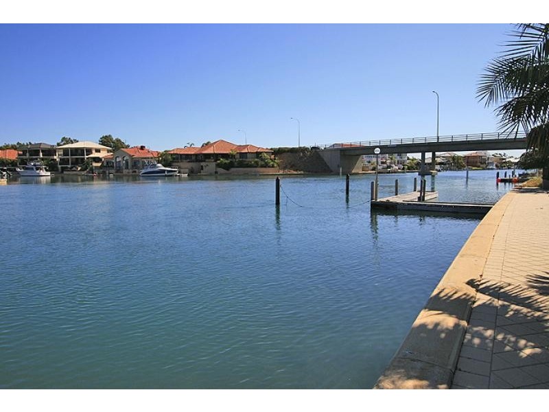 14 Genevieve Court, Halls Head WA 6210