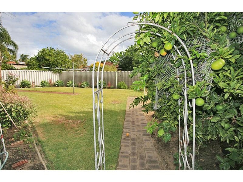 5 Talia Place, Dudley Park WA 6210