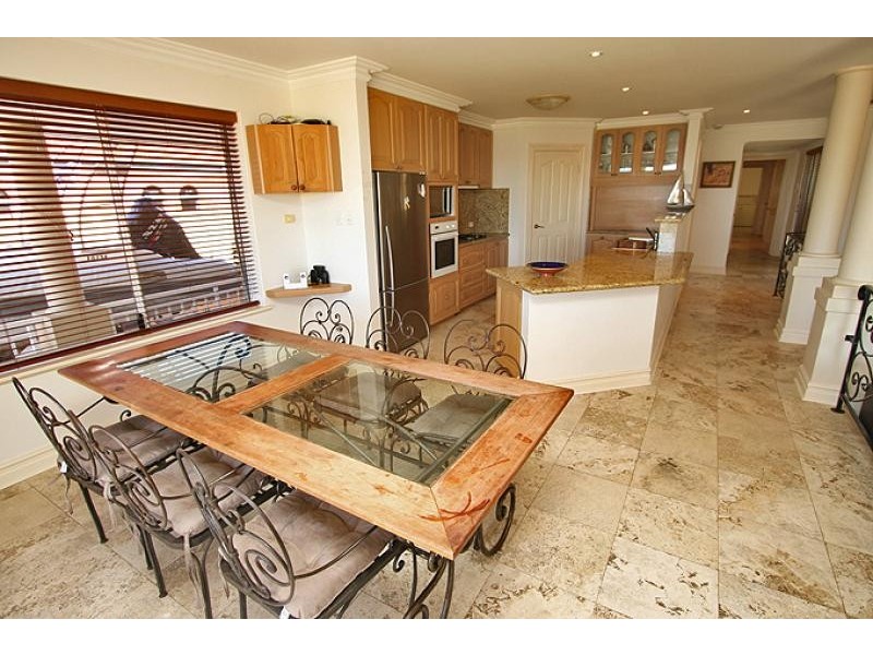 52 Fairbridge Road, Halls Head WA 6210