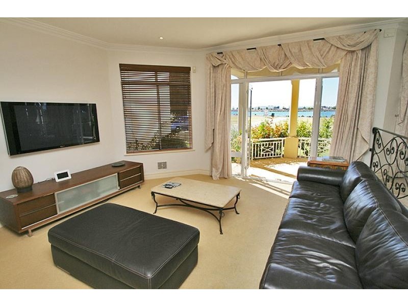 52 Fairbridge Road, Halls Head WA 6210