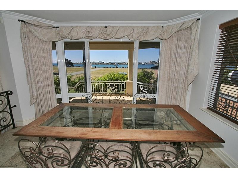 52 Fairbridge Road, Halls Head WA 6210