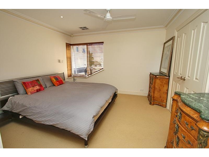 52 Fairbridge Road, Halls Head WA 6210