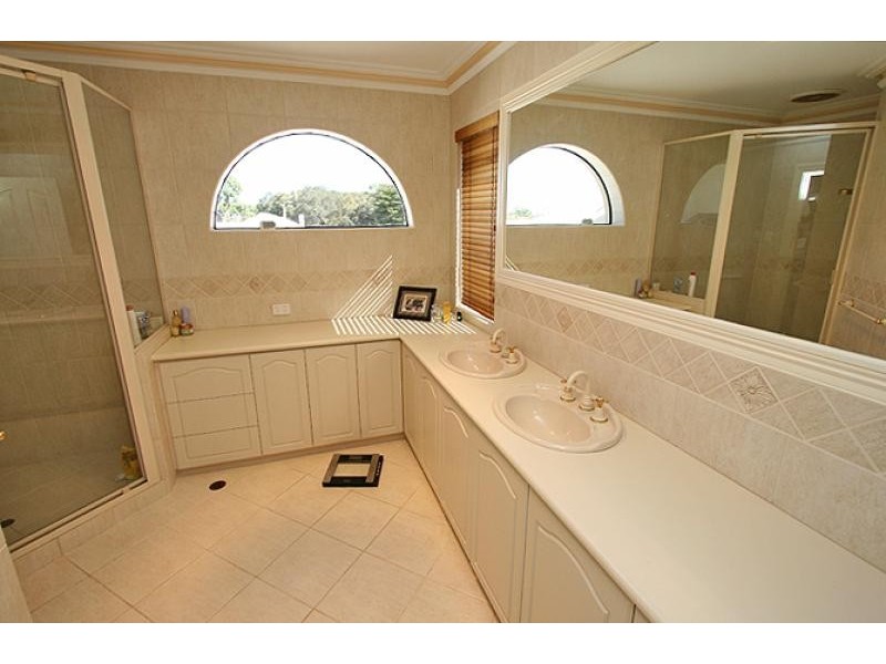 52 Fairbridge Road, Halls Head WA 6210