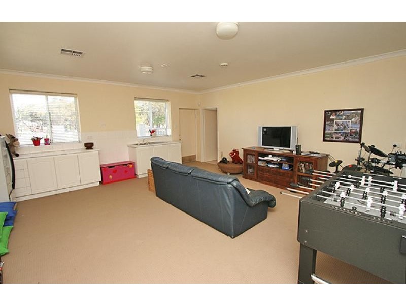 52 Fairbridge Road, Halls Head WA 6210