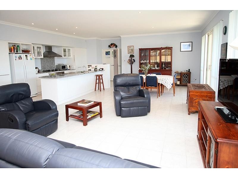 10 George Hibbert Road, Madora Bay WA 6210