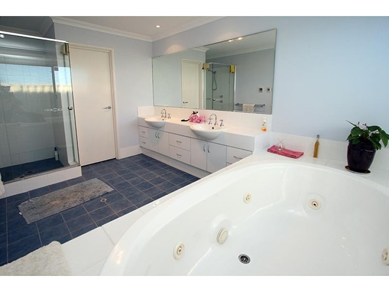 10 George Hibbert Road, Madora Bay WA 6210