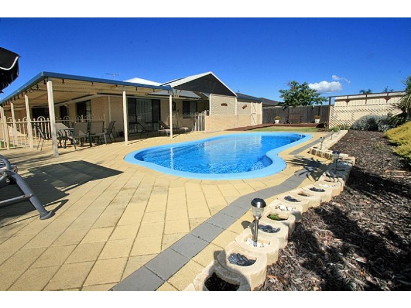 170 Peelwood Parade, Halls Head WA 6210