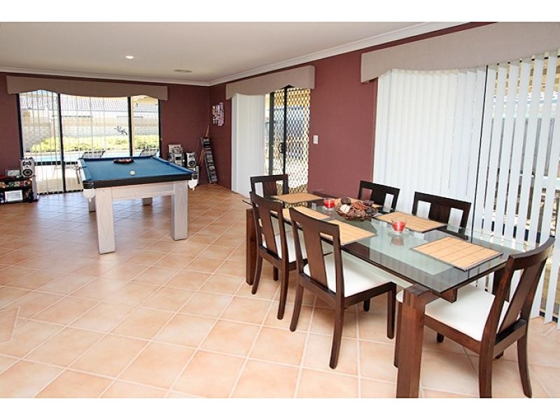 170 Peelwood Parade, Halls Head WA 6210