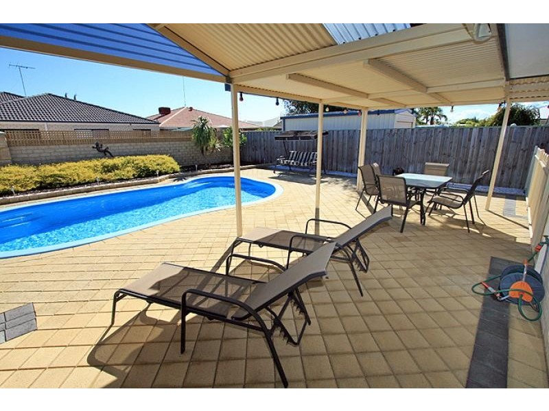 170 Peelwood Parade, Halls Head WA 6210