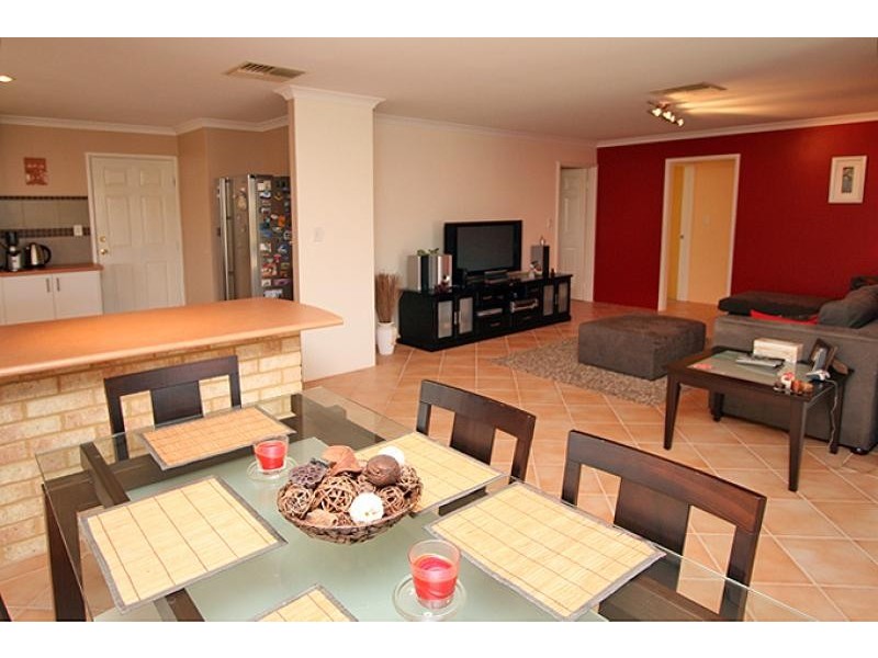 170 Peelwood Parade, Halls Head WA 6210