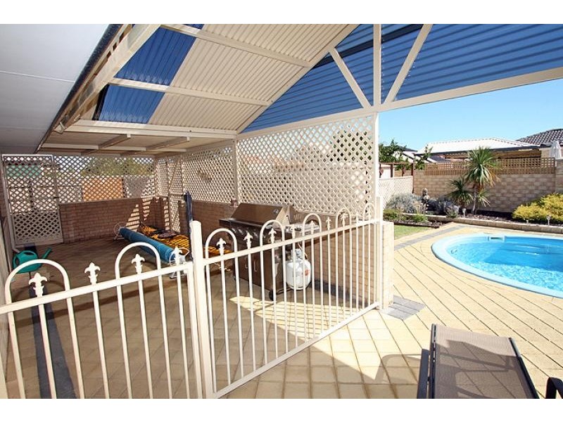 170 Peelwood Parade, Halls Head WA 6210