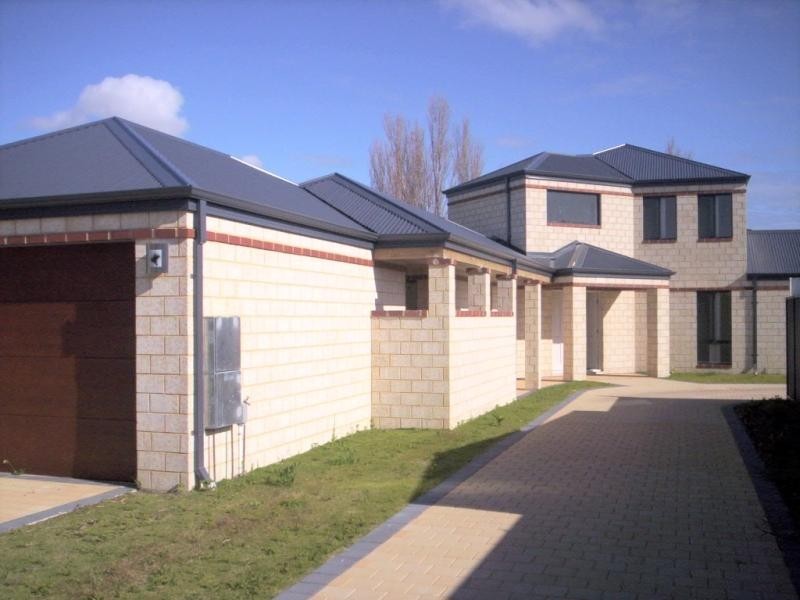 17B CRATER PLACE, Rockingham WA 6168