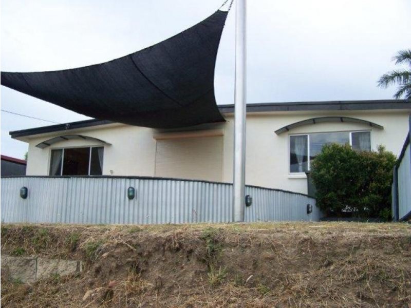 17 Crest Avenue, Boyne Island QLD 4680