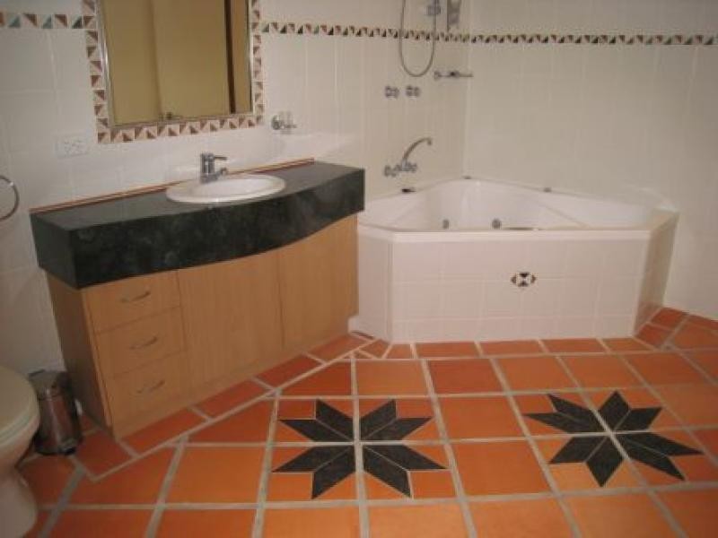 17 Crest Avenue, Boyne Island QLD 4680