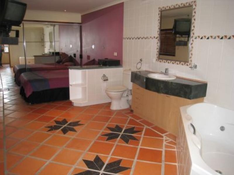 17 Crest Avenue, Boyne Island QLD 4680