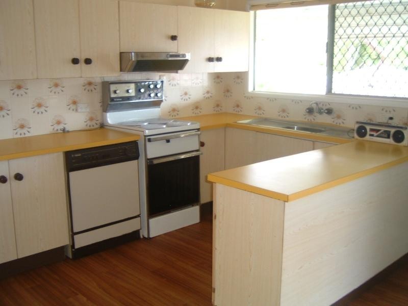 30 BALFOUR STREET, Mount Larcom QLD 4695