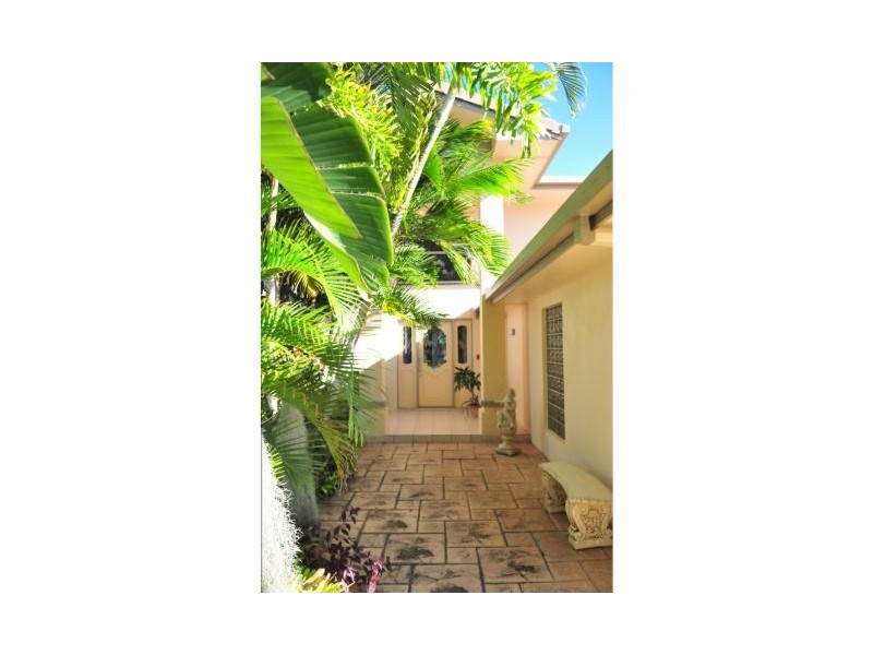 12 Charles Crescent, Tannum Sands QLD 4680