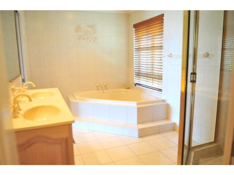 12 Charles Crescent, Tannum Sands QLD 4680