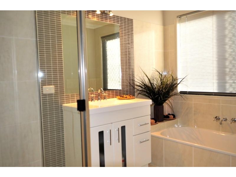 21 Victoria Ave, Gladstone QLD 4680