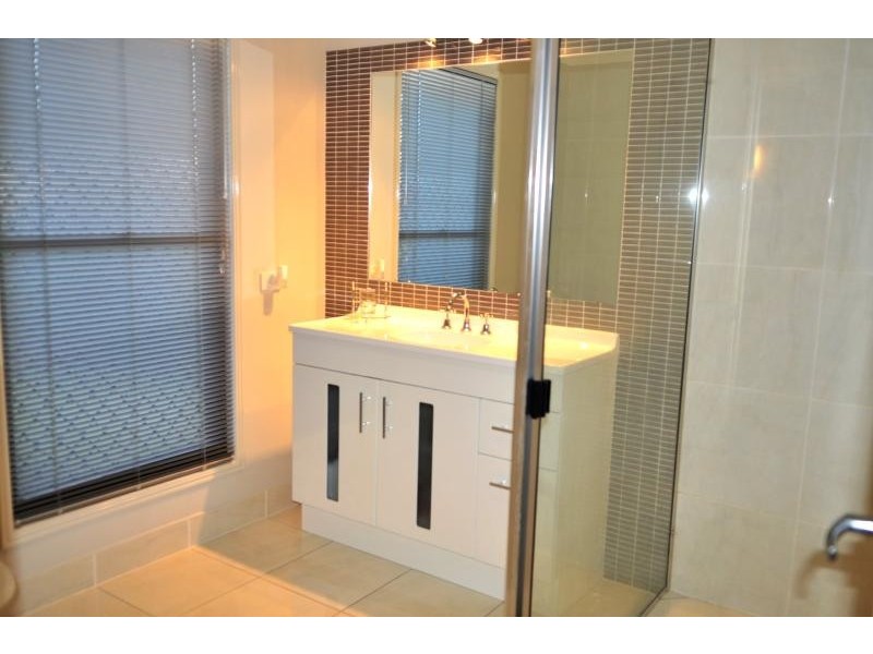 21 Victoria Ave, Gladstone QLD 4680