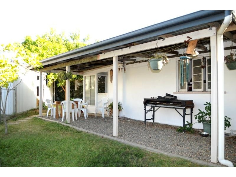 16 Boles Street, Gladstone QLD 4680