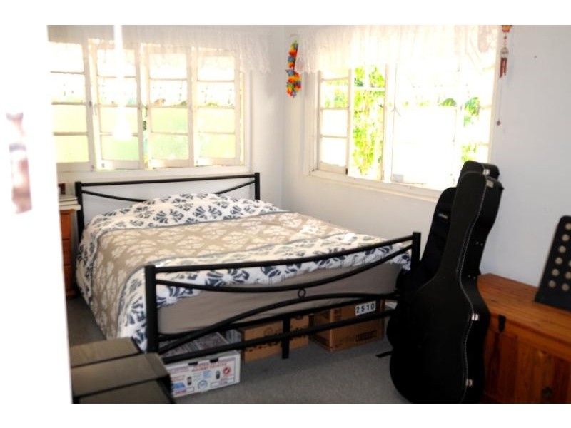 16 Boles Street, Gladstone QLD 4680