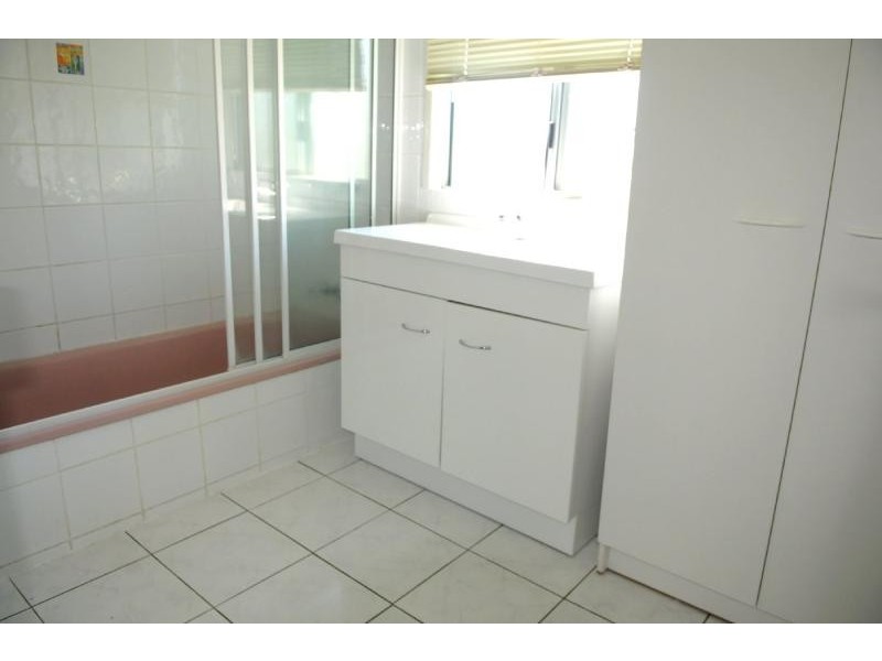 14 Bonar St, Gladstone QLD 4680