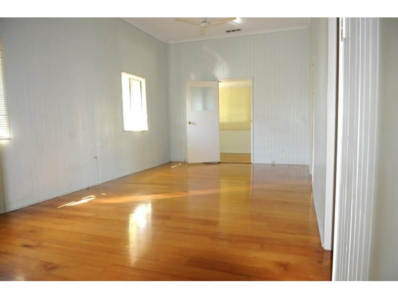 14 Bonar St, Gladstone QLD 4680