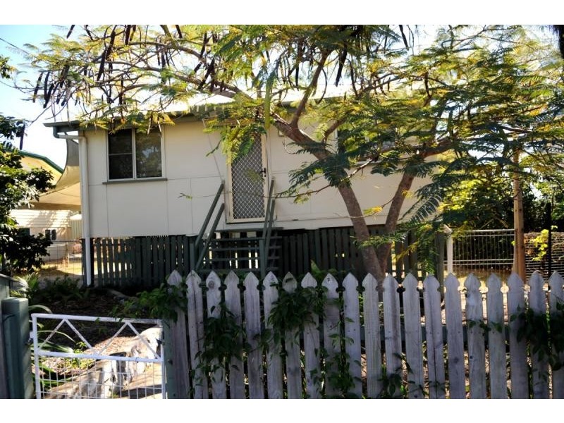 14 Bonar St, Gladstone QLD 4680