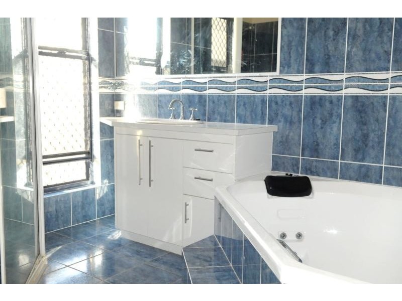 15 Dolphin Terrace, Gladstone QLD 4680