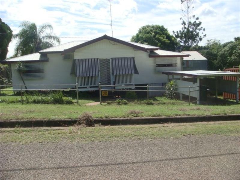 30 Balfour Street, Mount Larcom QLD 4695