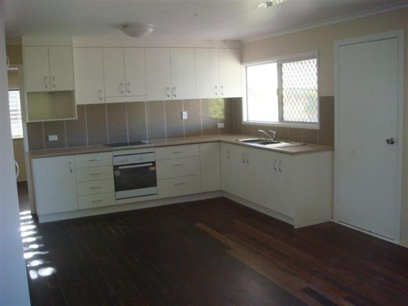 30 Balfour Street, Mount Larcom QLD 4695